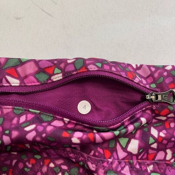 Lululemon Real Quick Crop Paradise Camo Multi Regal Plum Leggings Size 4 - Picture 8 of 8